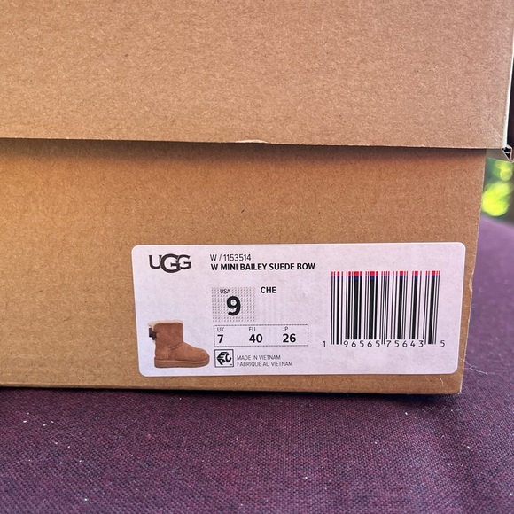 UGG Women’s Suede Mini Bailey Bow Boots - Picture 7 of 8